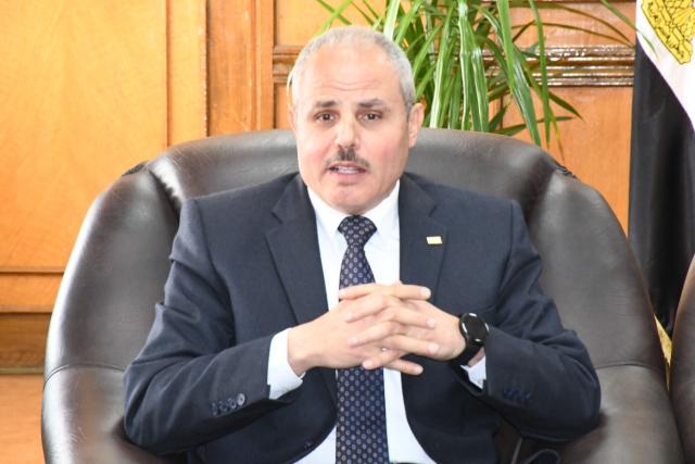  الدكتور  ناصر مندور رئيس جامعة قناة السويس