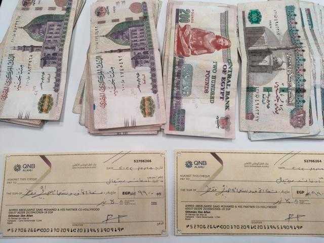 مسعف وسائق يسلمان 10 آلاف جنيه عثرا عليها مع مصاب للشرطة بمدينة نصر