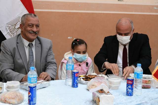 محافظ قنا في مأدبة غداء دار الرعاية