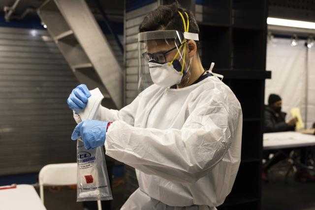 هل تظهر متحورات أكثر خطورة من كورونا؟.. استشاري يجيب