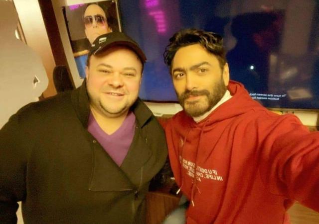 تفاصيل مشاركة مدحت تيخا في «بحبك» أمام تامر حسني.. صور