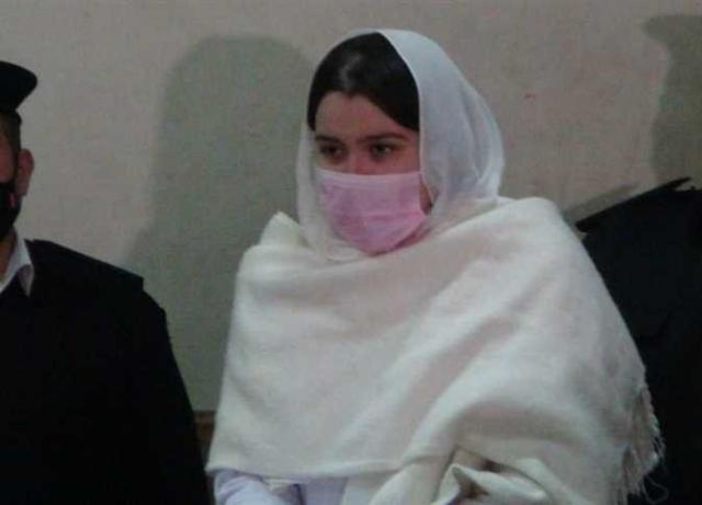 «حكم غيابي ورد القاضي».. رحلة حنين حسام في قضية «الاتجار بالبشر»