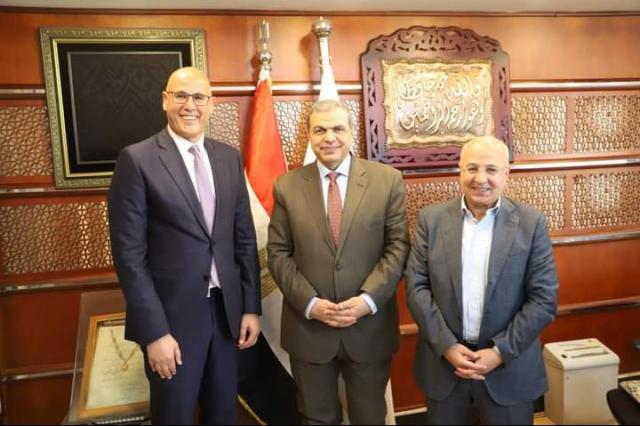 وزير القوى العاملة يشهد مراسم التوقيع