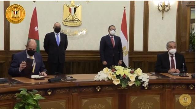رئيس الوزراء يشهد توقيع مذكرات تفاهم مع الأردن.. فيديو