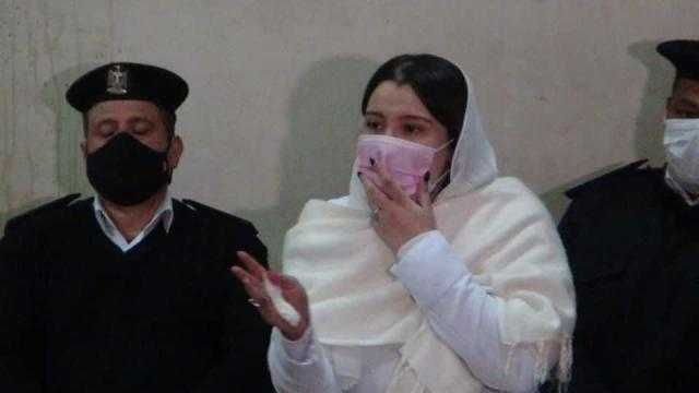 انهيار حنين حسام: يارب أنا معملتش حاجة - فيديو