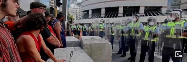 تظاهرات واحتجاجات رافضة لتطعيمات كورونا بنيوزيلندا  «فيديو»