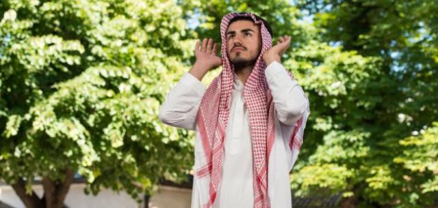 شخص يصلي