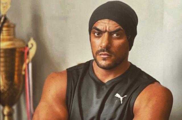 أحمد العوضي لجمهوره: «كن رياضيًا تعش سعيدًا»