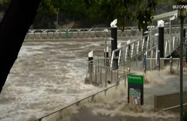 شاهد .. فيضانات مدمرة تضرب شرق أستراليا