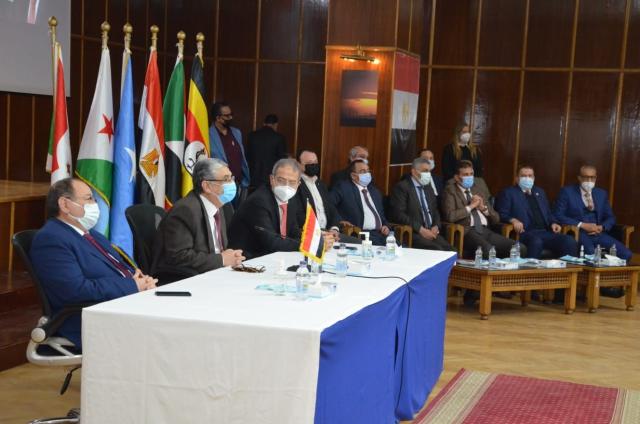 وزير الكهرباء يشهد احتفالية تخريج 50 متدرباً من دول حوض النيل