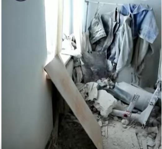 شاهد.. لحظة تدمير صاروخ روسي لشقة أوكرانية