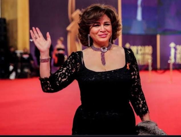إلهام شاهين تهاجم فنانة مشهورة: تافهة ونفسيتها سواد