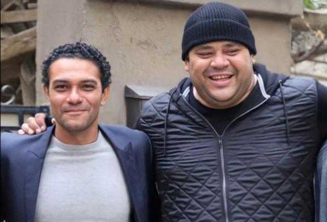محمد ممدوح يحتفل بعيد ميلاد آسر ياسين وهذه رسالته له