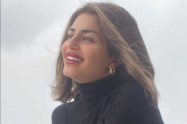منة فضالي تخطف الأنظار في أحدث ظهور لها من لبنان «صور»