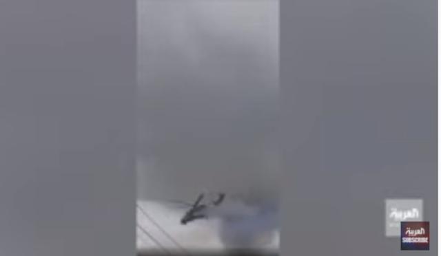 شاهد | مروحية عسكرية روسية تهاجم مطار هوستوميل قرب كييف