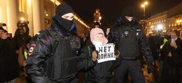 القبض على 1800 روسي احتجوا على غزو أوكرانيا - فيديو