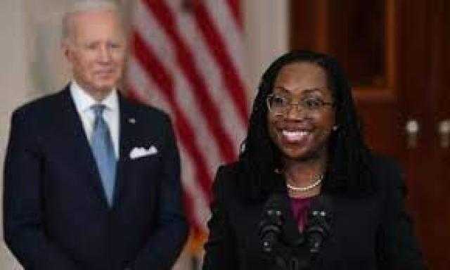 بايدن يقدم أول قاضية من أصل أفريقي في المحكمة العليا - فيديو