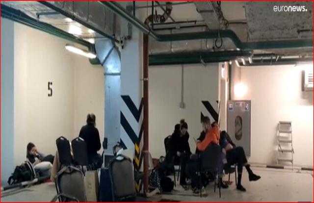 أحد فنادق العاصمة كييف يتحول إلى ملجأ للاحتماء من الغزو الروسي  «فيديو»