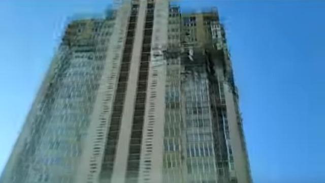 مشاهد دامية لتفجير مبنى سكني بالكامل في كييف الأوكرانية «فيديو»