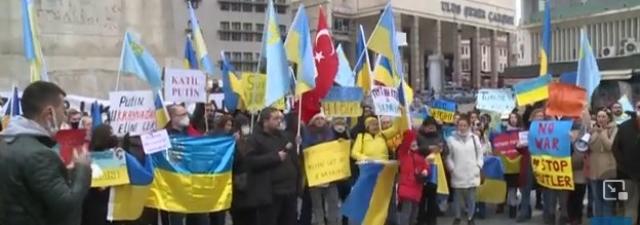 شاهد .. مظاهرات بشتى أنحاء العالم تطالب بوقف الحرب في أوكرانيا