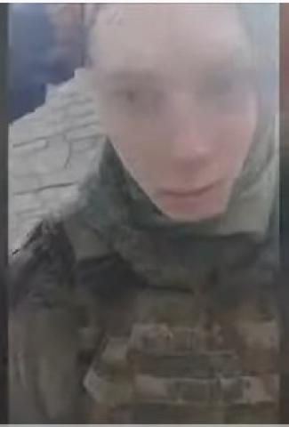 شاهد.. لحظة أسر جنود من الجيش الروسي في خاركيف الأوكرانية