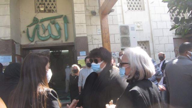 وزيرة الثقافة أول الحاضرين.. نجوم المجتمع يتوافدون لتشييع جثمان الفنانة جالا فهمي
