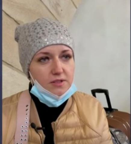 أوكرانية ترفض الخروج مع النازحين: «أريد الانضمام لجيش بلادي»