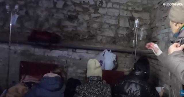 هربًا من الغزو.. آلاف الأوكرانيين يختبئون بمحطات القطارات |فيديو