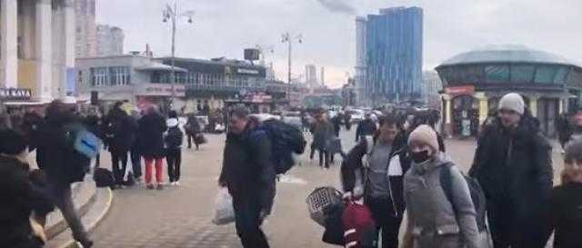 مشاهير أوكرانيا يحملون السلاح لمقاومة العمليات العسكرية الروسية «فيديو»