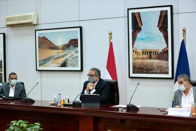 اجتماع وزير السياحة والآثار