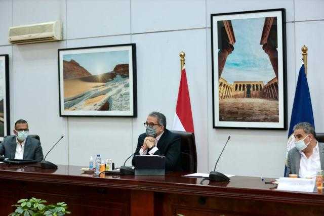 «خالد العناني» يعقد اجتماعًا لمتابعة تداعيات الأزمة الروسية الأوكرانية على القطاع السياحي