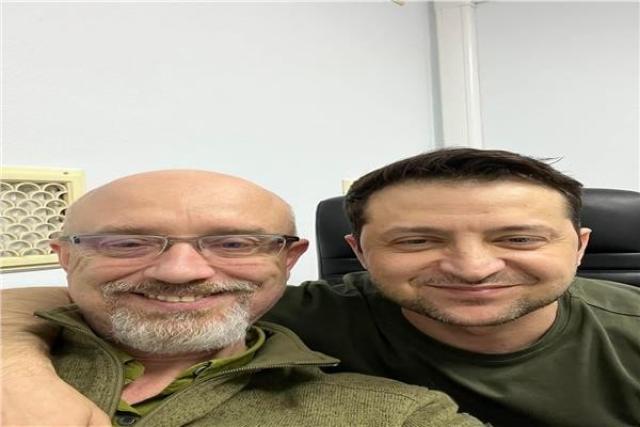 بعد 85 ساعة دفاع.. أول ظهور لوزير الدفاع مع رئيس أوكرانيا
