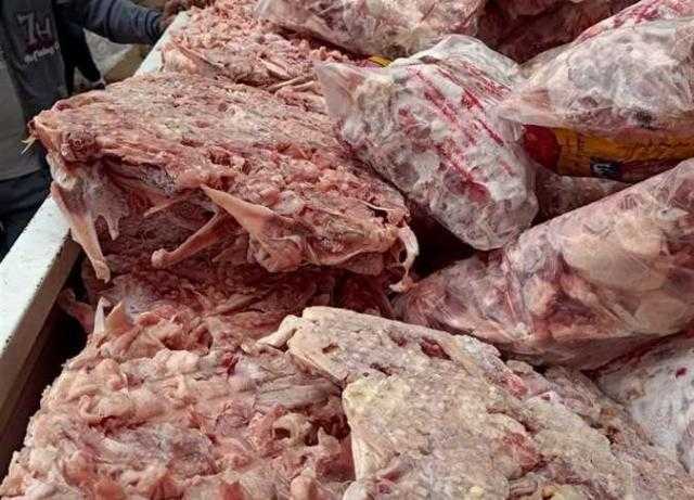 مصابة بالعفن.. ضبط 2 طن لحوم فاسدة داخل ثلاجة بالقاهرة