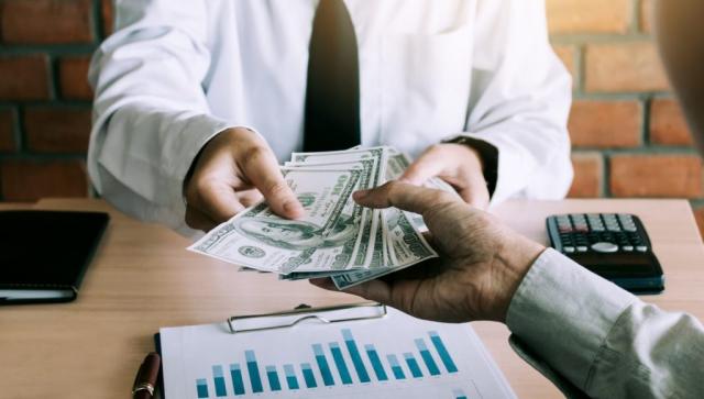 قطاع الصناعة تستحوذ على نصيب الأسد من قروض البنوك
