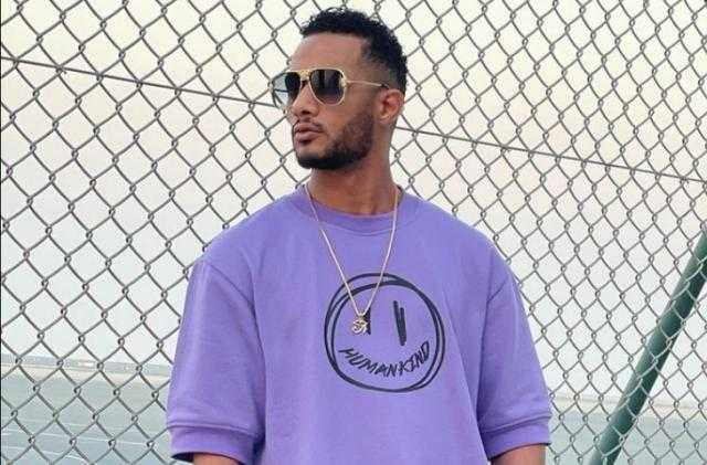 سيدة تفاجئ محمد رمضان بتصرف غريب في الإسكندرية.. فيديو