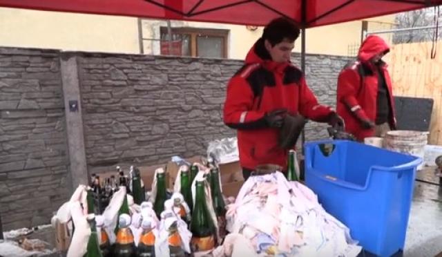 مصنع أوكراني يحول زجاجات الجعة إلى مولوتوف  «فيديو»