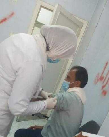 تحصين المواطنين ضد كورونا وتواصل حل الشكاوى بجنوب بني سويف.. صور