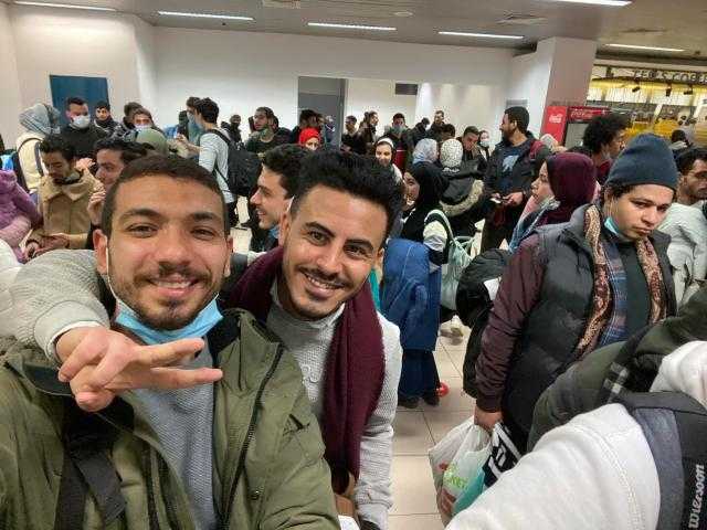 خاص| أول صورة للطلاب المصريين العائدين من أوكرانيا