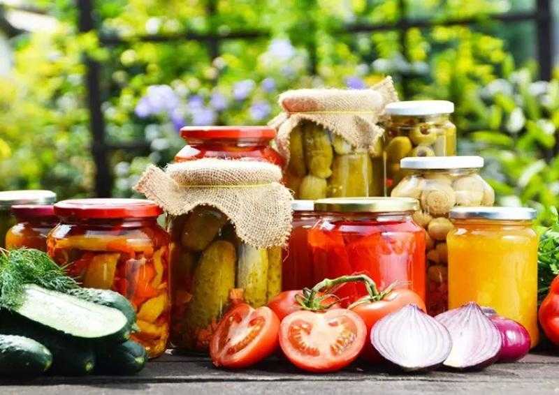 «الصحة» تحذر هذه الفئة من تناول المخللات.. وتنصح ببديل مفيد