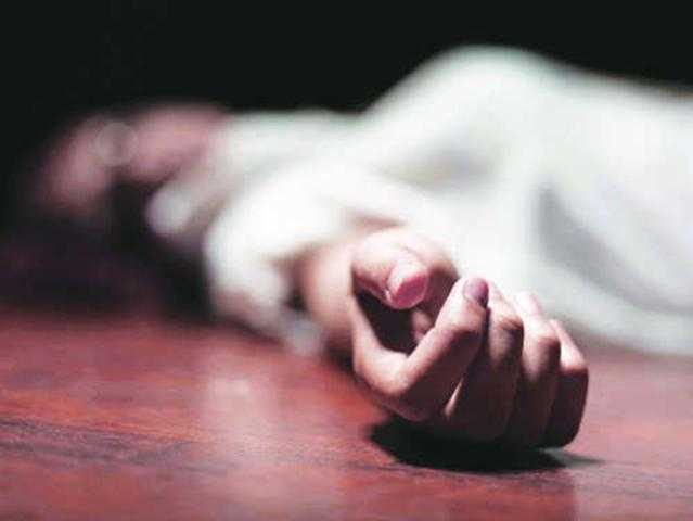 العثور على جثة فنانة شهيرة داخل منزلها في ظروف غامضة