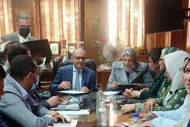 جانب من توقيع عقد لمجابهة زيادة الأحمال بمنطقة القناه