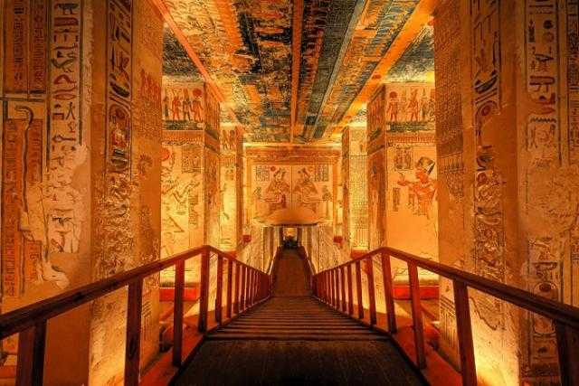 10 أماكن سياحية تستحق الزيارة في مصر.. أبرزها وادي الملوك