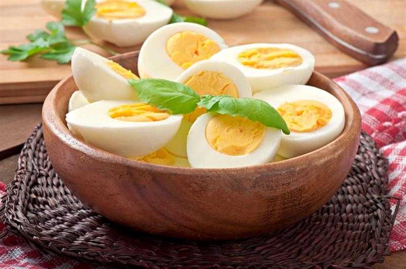فوائد تناول البيض في السحور.. وما الفئات الممنوعة منه؟