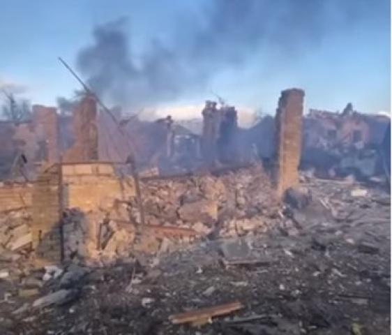 قصف منطقة سكنية بالكامل في خاركيف الأوكرانية - فيديو