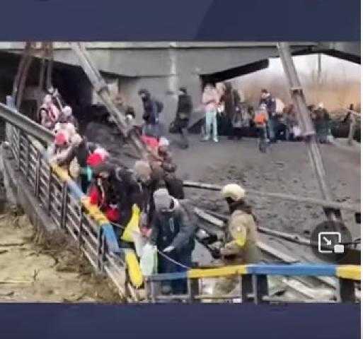 مقطع فيديو يرصد معاناة الأطباء الأوكرانيون وتسابقهم لرعاية الجرحى والمرضى