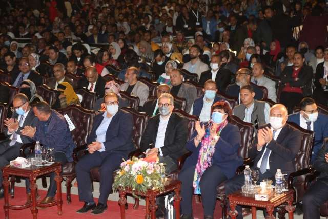 الدكتورة إيناس عبد الدايم والدكتور خالد العناني