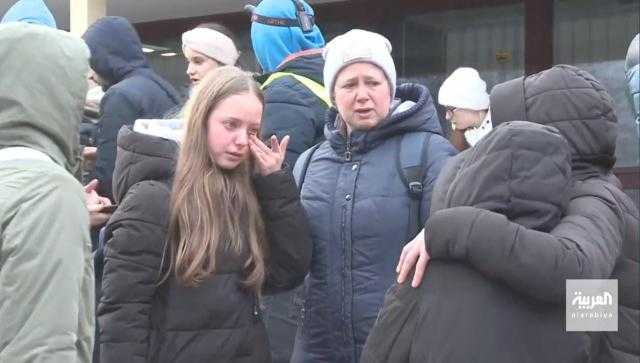 مشاهد مؤلمة لآلاف اللاجئين الأوكرانيين يتجهون إلى حدود دول أخرى «فيديو»