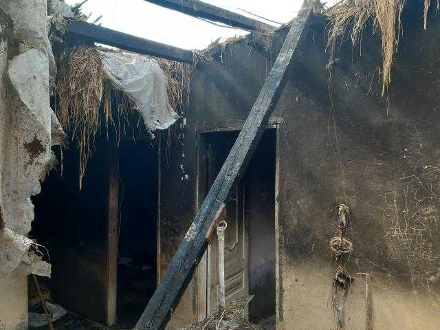 شاهد.. آثار حريق منزل بالشرقية .. والأهالي تطلب مساعدة التضامن
