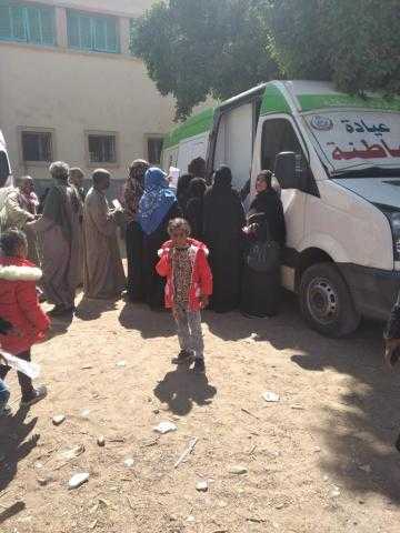 فحص 1042 حالة خلال قافلة طبية مجانية ضمن حياة كريمة بقنا