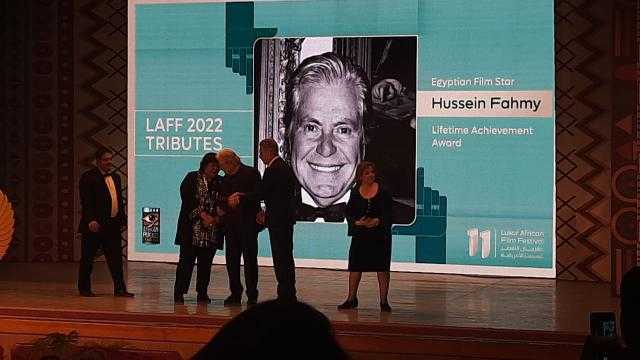 حسين فهمي يكشف لـ«مصر 2030» حقيقة وقف تصوير فيلم الملحد